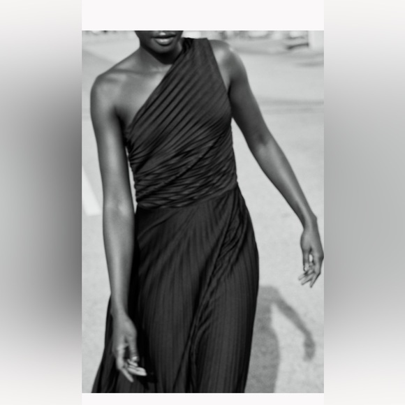 H&M Pleated One-shoulder Dress - Picture 3 of 6
